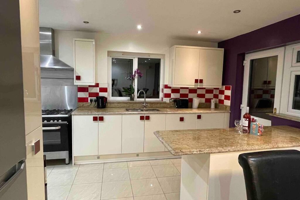 فيلا Detached Bungalow II Big Garden II Pet Friendly Hednesford المظهر الخارجي الصورة